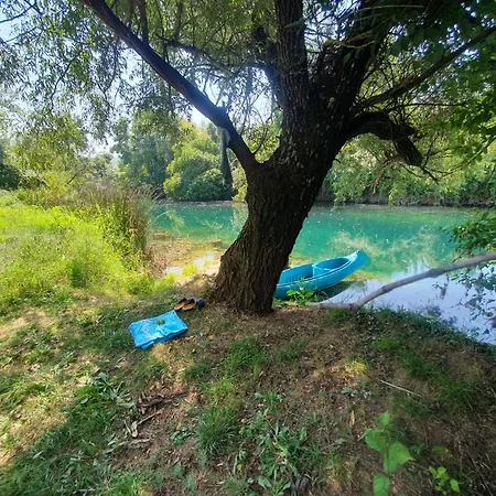 Riverside Bucine Tatil Evi *