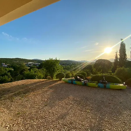 Riverside Bucine Tatil Evi Liyubuşka